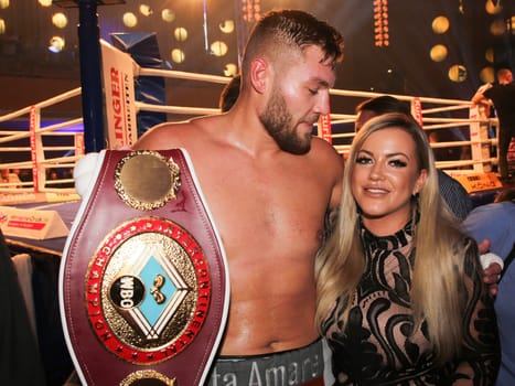 Tom Schwarz SES boxing with girlfriend Tessa