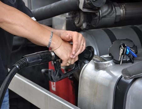 Rifornimento ad un camion