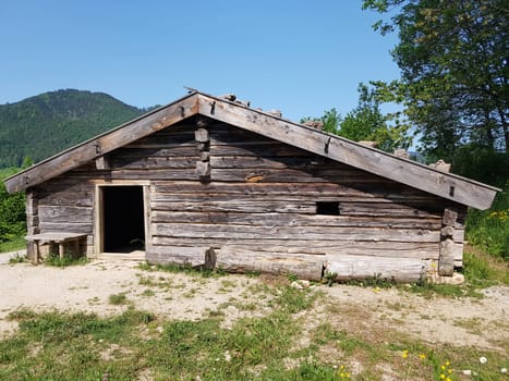 Die Kasalm im Heimatmuseum. Das Markus Wasmeier Freilichtmuseum Schliersee hat seit Mai 2007 seine Pforten geöffnet. Auf rund 60 000 Quadratmetern können Museumsbesucher eine unvergessliche Reise in ein altbayrisches Bauernhofdorf der Vergangenheit erleben. Es befindet sich in Neuhaus am Schliersee in Oberbayern.