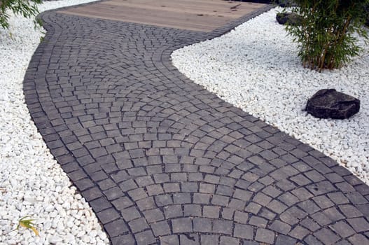 Basaltpflasterweg