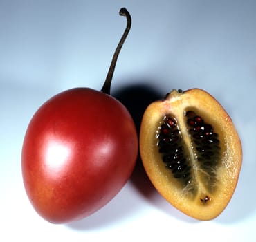 Baumtomate, Cyphomandra betacea, Exotische Frucht, Südfrüchte.