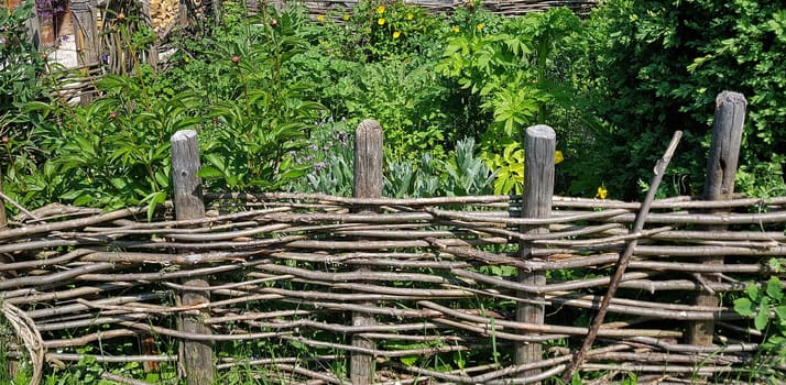 Alte historische Zaeune aus Holz die immer noch in den Bergen zu finden sind. Old historical wooden fences that can still be found in the mountains.