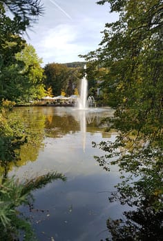 Kurpark mit Springbrunnen in  der Kurstadt Bad Schwalbach in Hessen. Spa park with fountain in the spa town of Bad Schwalbach in Hesse.