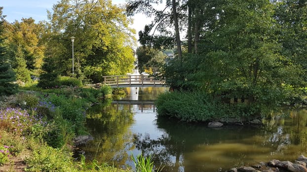 Kurpark mit Springbrunnen in  der Kurstadt Bad Schwalbach in Hessen. Spa park with fountain in the spa town of Bad Schwalbach in Hesse.
