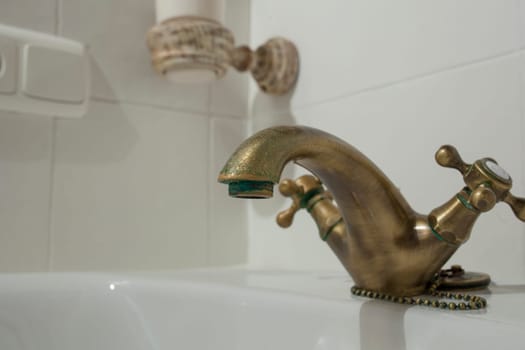 Copper retro style basin faucet. Plug with chain