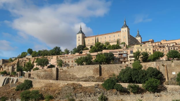 Mesmerizing shot of an ancient castle of Toledo in Spain