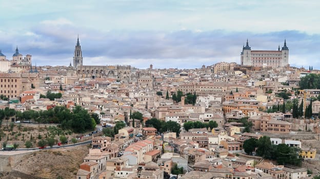 Mesmerizing shot of a beautiful cityscape and ancient Castle and Cathedral of Toledo in Spain