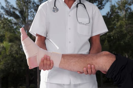Doctor examining a patientŽs foot