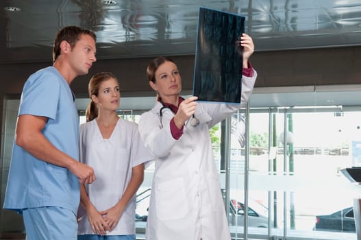 Doctor showing MRI scan to medical attendants