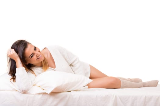 Beautiful young and beautiful woman relaxing in bed