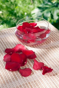 Close_up of rose petals in a bowl