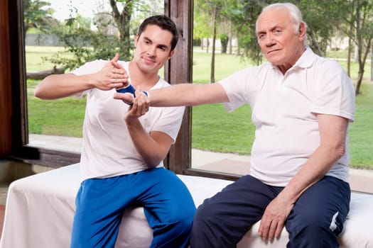 Physiotherapist examining a manŽs hand