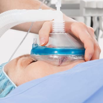 Anesthetist holding oxygen mask over patientŽs mouth in hospital