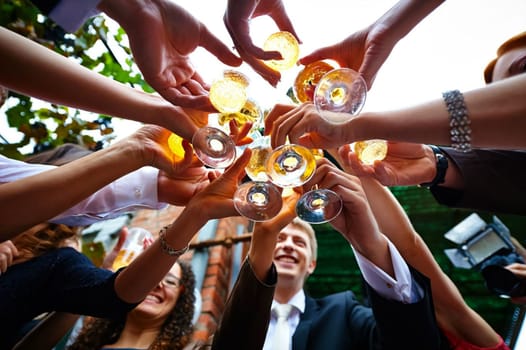 Wedding toast in a circle. Everyone stood in a circle and choked with glasses.