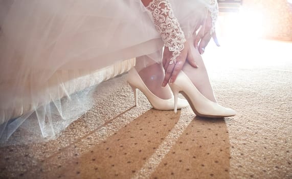 Weightless dresses at the wedding, shoes white shoes.