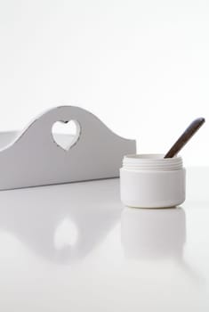 Cream with heart - White