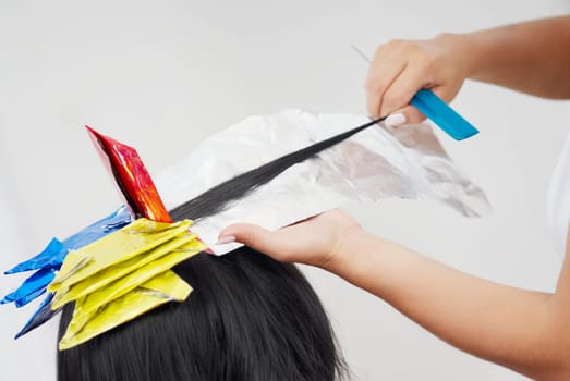Close_up of a hairdresserŽs hands coloring a personŽs hair