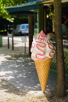 Close_up of a sculpture of an ice_cream cone