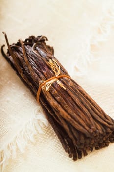 Close_up of a bundle of vanilla beans
