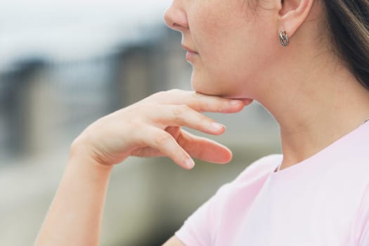 Close_up of a young woman thinking with her hand on her chin