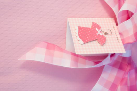 Close_up of a tag attached on a cloth