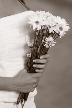 Close_up of a bride holding a bunch of flowers