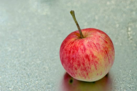 Close_up of an apple