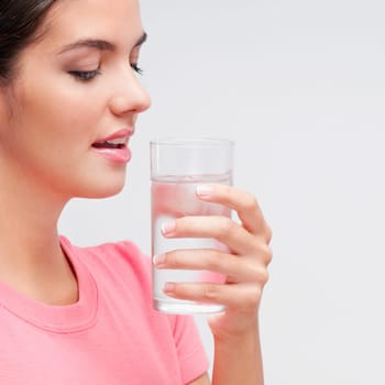 Close_up of a woman holding a glass of water