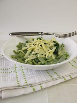 Spinach noodles with cheese