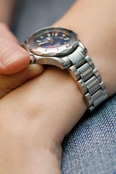 Close-up of a personŽs hand holding a wristwatch