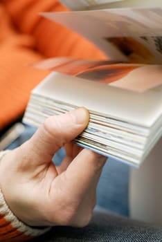 Close-up of a personŽs hand holding a book