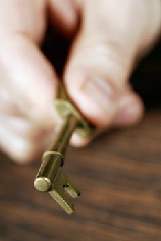 Close-up of a personŽs hand holding a key
