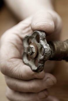 Close-up of a personŽs hand holding a valve