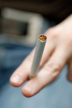 Close-up of a personŽs hand holding a cigarette