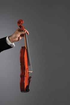 Close-up of a personŽs hand holding a violin