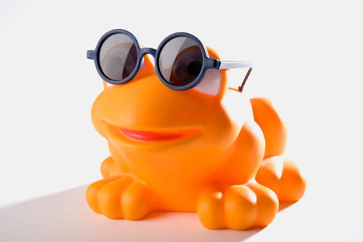 Close-up of a rubber frog wearing a pair of sunglasses