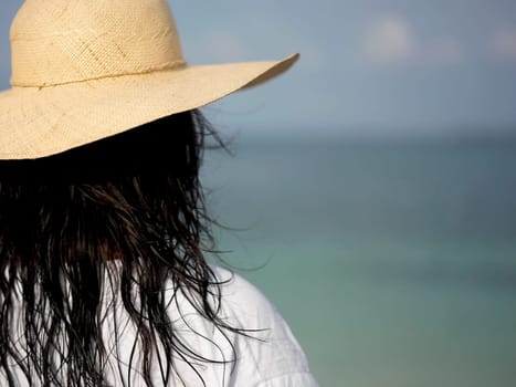Rear view of a young woman wearing a sun hat