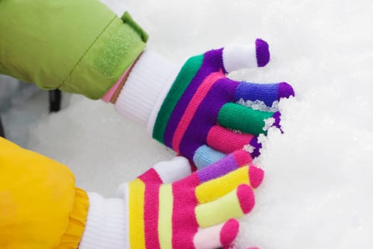 Two people handŽs playing with snow