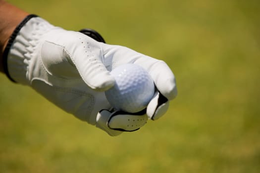 Close-up of a personŽs hand holding a golf ball