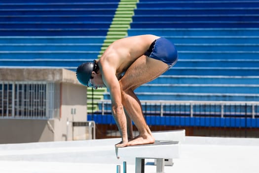 Side profile of a young man in diving position