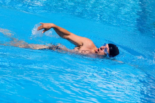 Young man swimming in a swimming pool