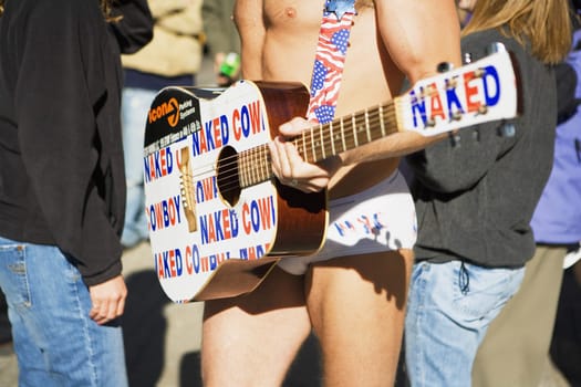 Mid section view of a man playing the guitar