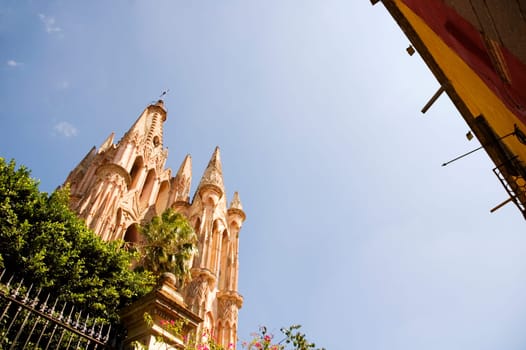 Low angle view of a cathedral, La Parroquia De San Miguel Arcangel Church, San Miguel De Allende, Guanajuato, Mexico