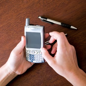 Close-up of a womanŽs hand holding a mobile phone