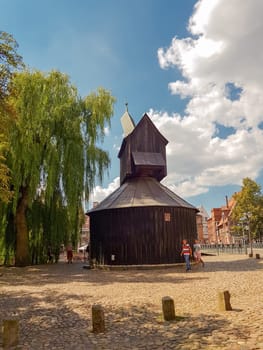 LÜNEBURG, NIEDERSACHSEN, GERMANY - JULI 27, 2018:..Old harbor and crane in the historic center of Luneburg, Germany