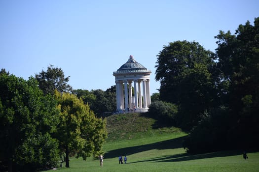 In the English Garden in Munich you can see the Monopteros on the Schönfeldwiese. The temple,round temple,columned temple and landmark of the city was built in 1836 in classicist Greek style. A beautiful vantage point over the city