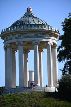 In the English Garden in Munich you can see the Monopteros on the Schönfeldwiese. The temple,round temple,columned temple and landmark of the city was built in 1836 in classicist Greek style. A beautiful vantage point over the city