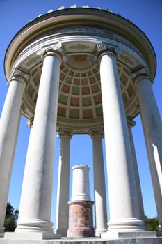In the English Garden in Munich you can see the Monopteros on the Schönfeldwiese. The temple,round temple,columned temple and landmark of the city was built in 1836 in classicist Greek style. A beautiful vantage point over the city