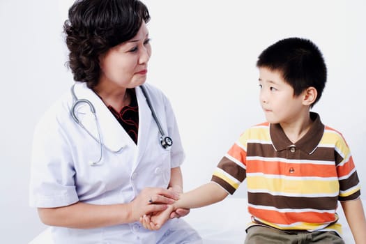 Close-up of a female doctor taking a patientŽs pulse