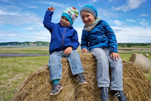 Children on hay bales, Ruegen island